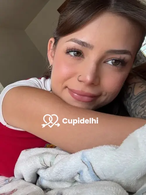 Emma busty Russian escort in Delhi (3)